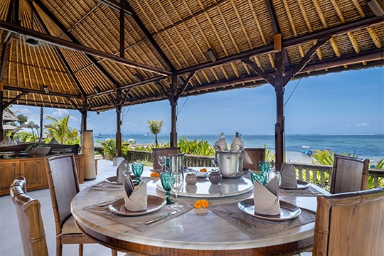 Outdoor dining and sea view